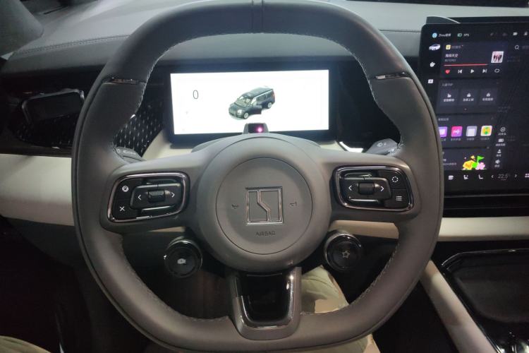 Used Zeekr 009 2024 Six-Seat Executive Version 4WD 108 kWh Steering Wheel