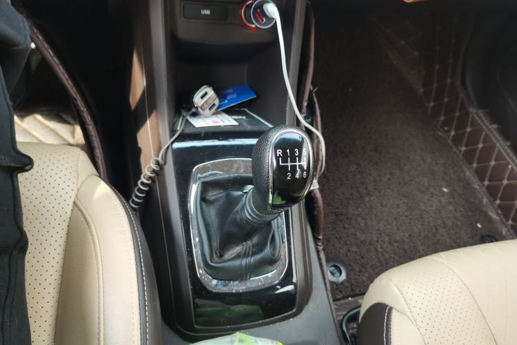 Used Baojun 310W 2017 1.5L Manual Fashion Model China V
