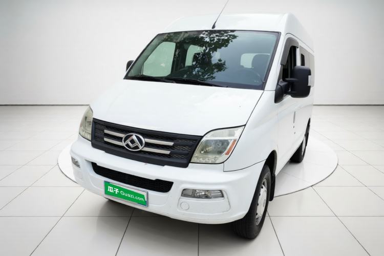 Used SAIC MAXUS Xintu V80 2023 2.0T Manual Classic Aoyuntong Short Wheelbase Mid-Roof 5/6-Seater
