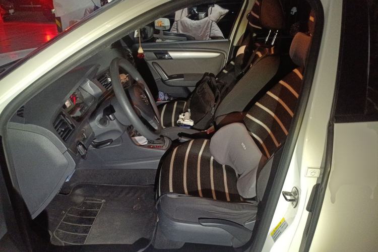 Used Volkswagen Gran Lavida 2013 1.6L Automatic Fashion Model