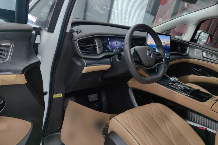 Used Denza D9 2024 DM-i 970 Luxury Model
