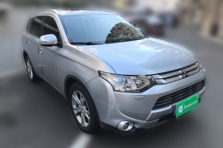Used Mitsubishi Outlander 2014 2.4L 4x4 Deluxe Value Edition 7 Seats