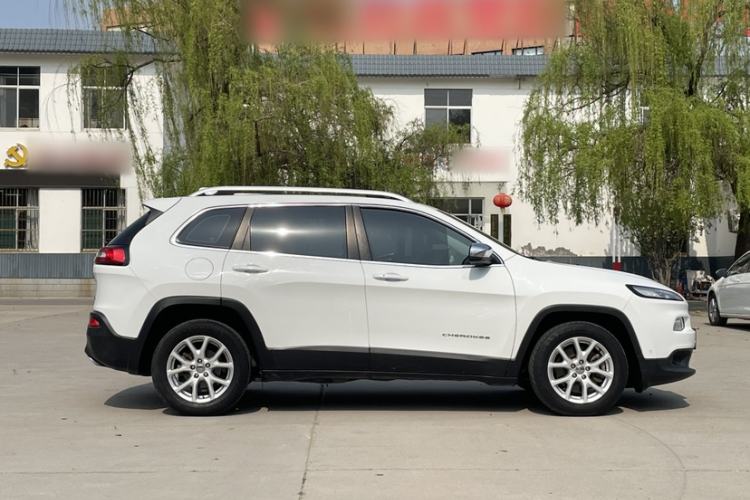 Used Jeep Cherokee 2016 2.4L Leading Smart Version Exterior 6