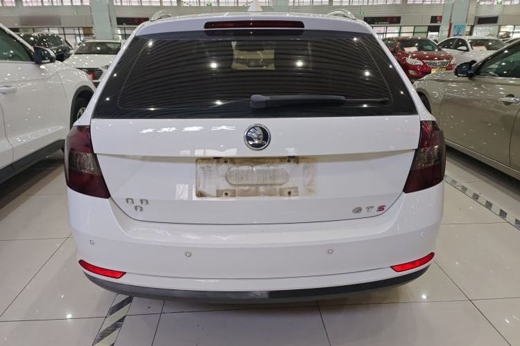 Used Skoda Rapid Spaceback 2014 1.6L Manual Enjoyment Edition
