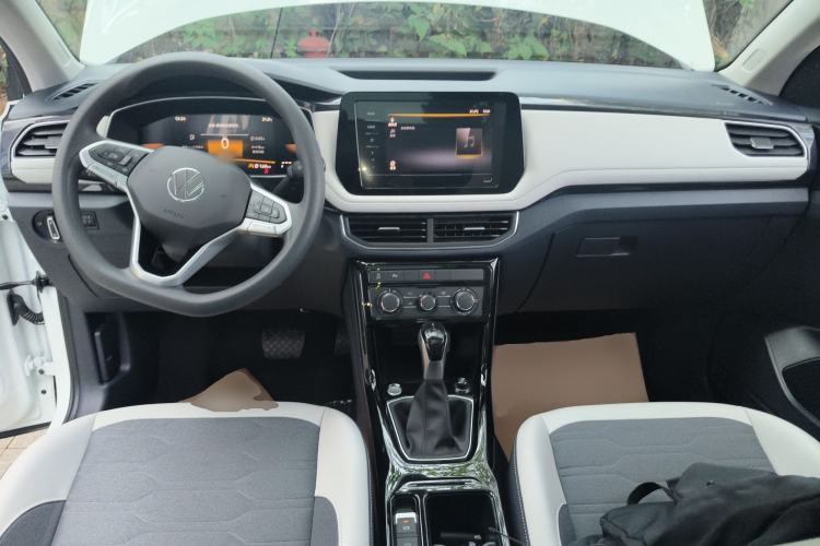 Used Volkswagen Tharu 2025 New Sharp 1.5L Ambitious Edition Center Console