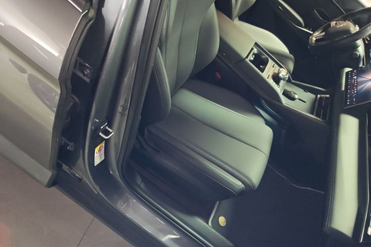 Used BYD Qin L 2025 DM-i Smart Drive 80KM Leading Model Right Front Seat