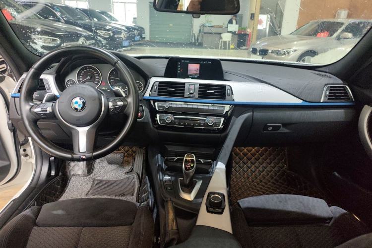 Used BMW 3 Series 2018 320i M Sport Package Center Console