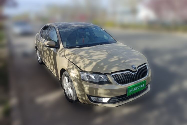 Used Skoda Octavia 2015 1.6L Manual Yijun Edition Front Right 45 Deg