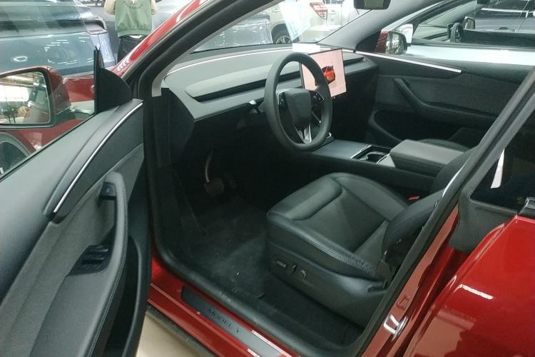 Used Tesla Model Y 2025 Rear-Wheel-Drive Version
