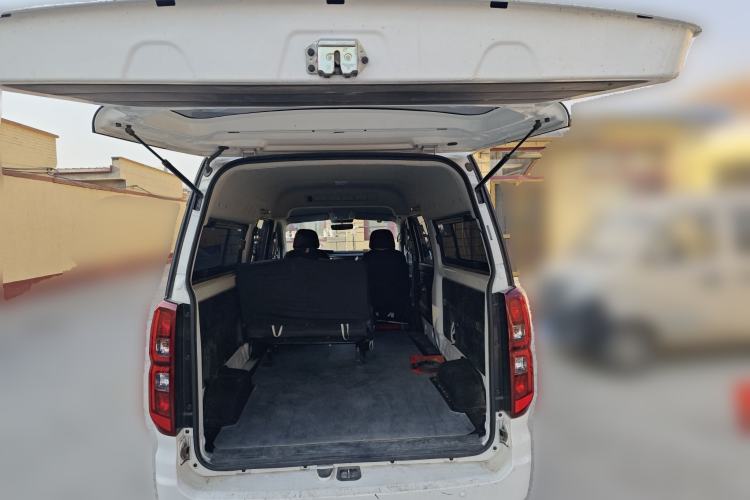 Used Jinbei Gold Hiace 2024 2.0L Travel Lion 5/6/7-Seater Central Air Conditioning