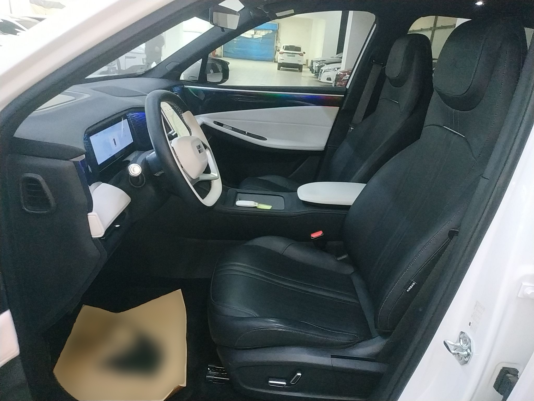 المقاعد الأمامية داخل السيارة