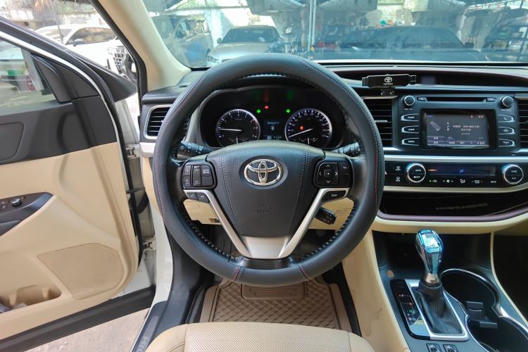 Used Toyota Highlander 2015 2.0T Two-Wheel Drive Luxury Edition 7 Seats
