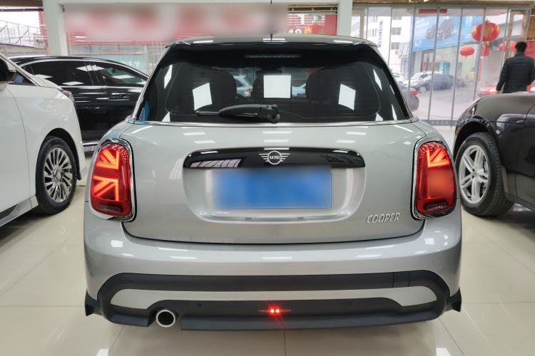 Used MINI MINI 2023 Updated 1.5T COOPER Artist Five-Door Edition
