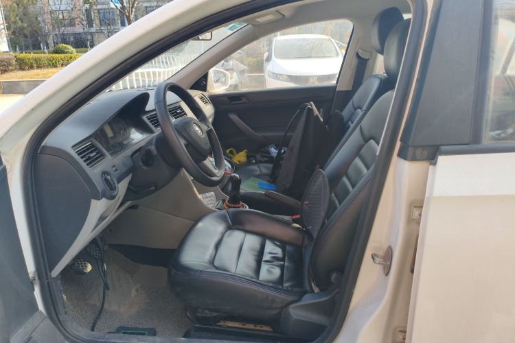 Used Skoda Rapid 2016 1.6L Manual Front-Wheel-Drive Version
