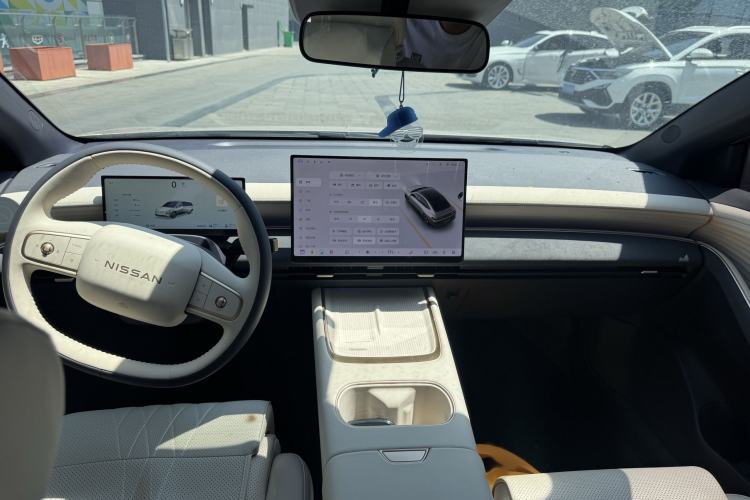 Used Nissan N6 2026 Model 180 Max Interior 2