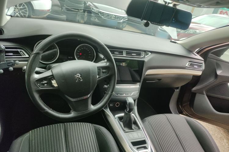 Used Peugeot 408 2014 1.8L Automatic Luxury Edition Center Console