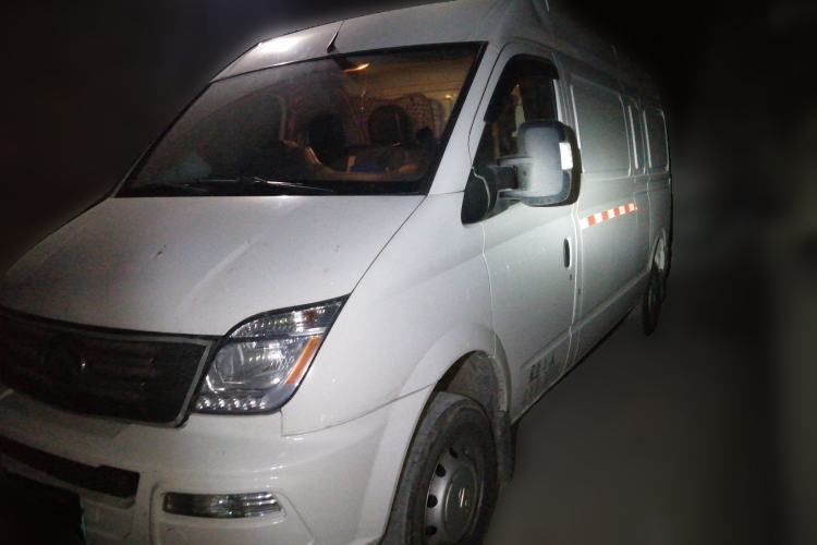 Used SAIC MAXUS Xintu V80 2023 2.0T Manual Classic City Delivery King Long Wheelbase Mid-Roof 3-Seater