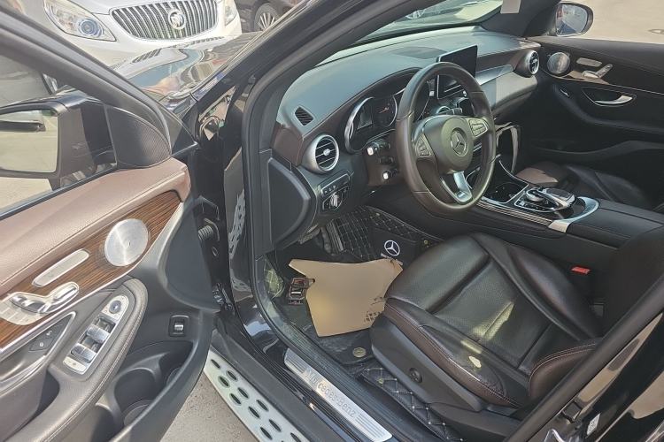 Used Mercedes-Benz GLC 2019 Facelift GLC 260 L 4MATIC Luxury Model
