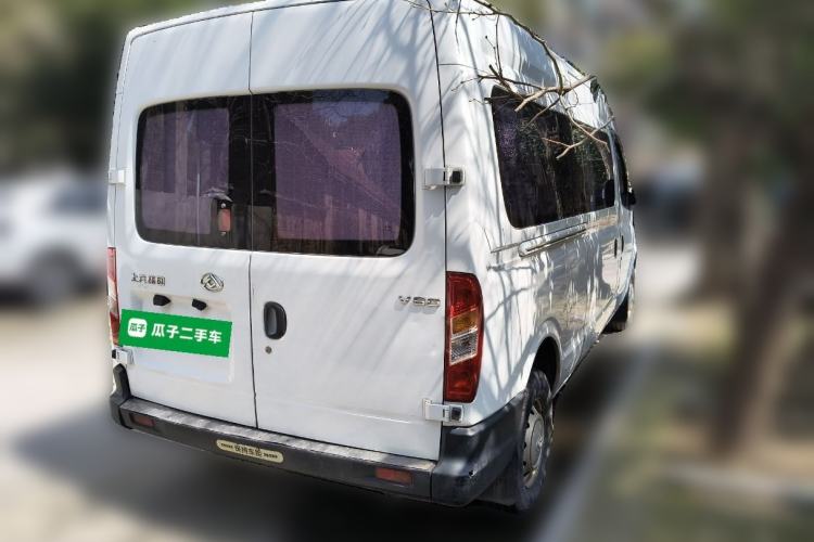 Used SAIC MAXUS Xintu V80 2019 2.5T Classic Model 6-Speed Manual Aotong Long Wheelbase Mid-Height 7-Seater