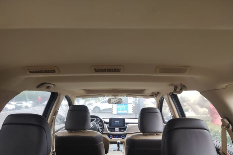 Used Baojun 730 2017 1.8L iAMT Luxury Version 7-Seater