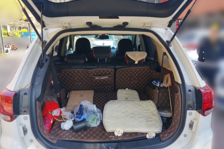 Used Mitsubishi Outlander 2018 2.4L 4x4 Luxury Edition 7-Seater Trunk