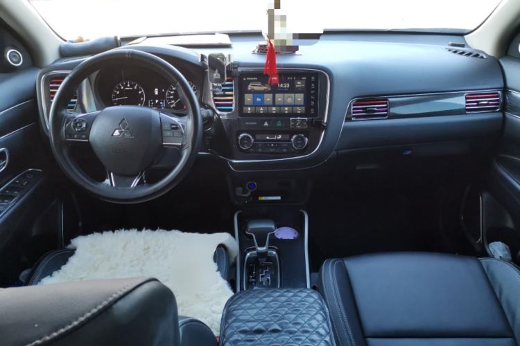 Used Mitsubishi Outlander 2020 2.0L Two-Wheel Drive Enjoyment Version 5 Seats Center Console