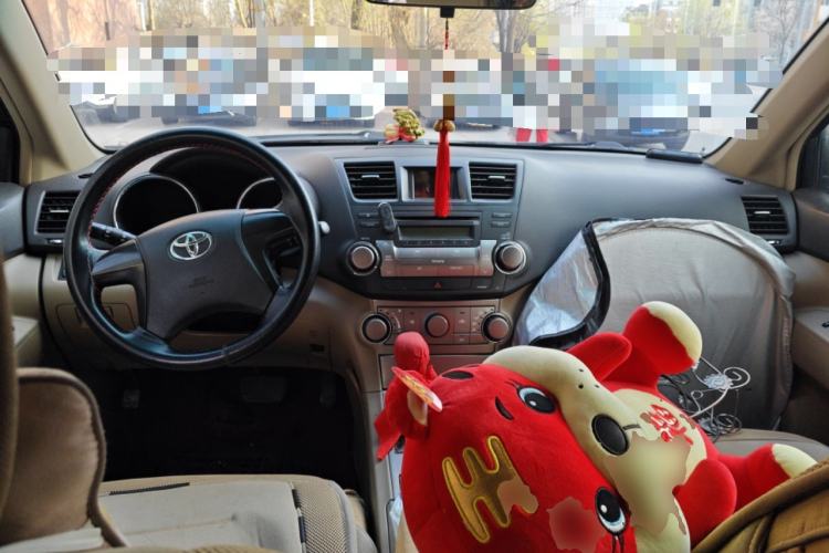 Used Toyota Highlander 2011 2.7L Two-Wheel Drive 5-Seater Elite Edition Center Console