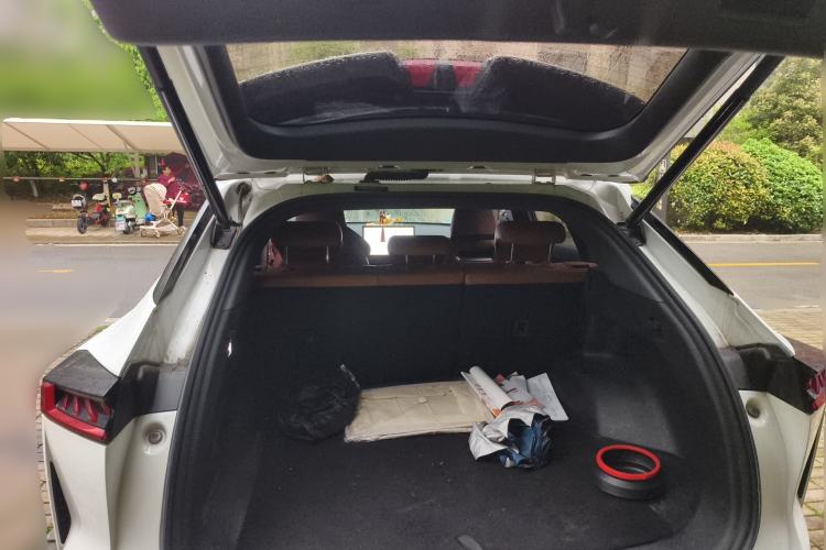 Used CHANGAN UNI-Z New Energy 2024 Blue Whale Smart Electric iDD 125km Beyond Edition Trunk