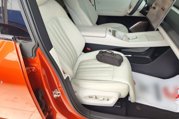 Used ONVO L60 2024 60 kWh Rear-Drive Version Right Front Seat