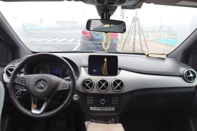 Used Mercedes-Benz B-Class 2018 B 200 Fashion Model Center Console