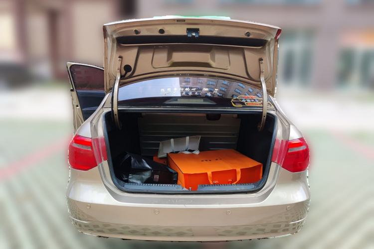 Used Volkswagen Jetta 2015 1.6L Manual Fashion Edition Trunk