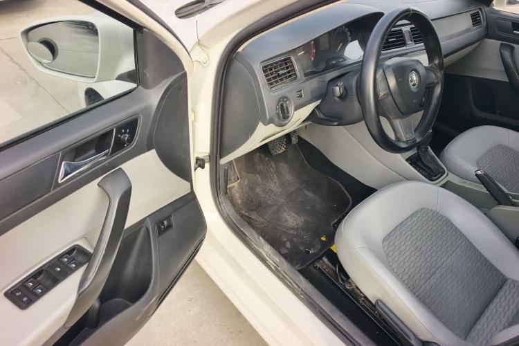 Used Skoda Rapid 2015 1.6L Automatic Smart Selection Model