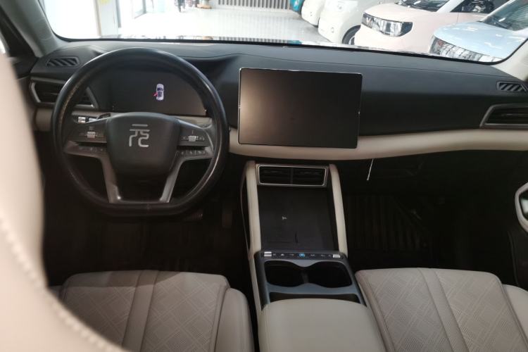 Used BYD Yuan UP 2025 Intelligent Driving Version 401 km Leading Edition Center Console