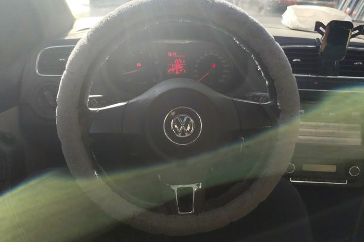 Used Volkswagen Polo 2012 1.6L Cross Polo MT Steering Wheel