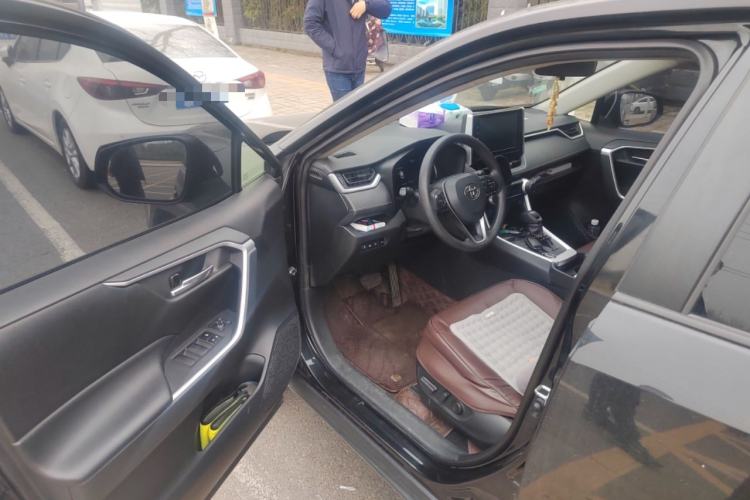 Used Toyota RAV4 2020 2.0L CVT 4x4 Trend Edition Driver Seat