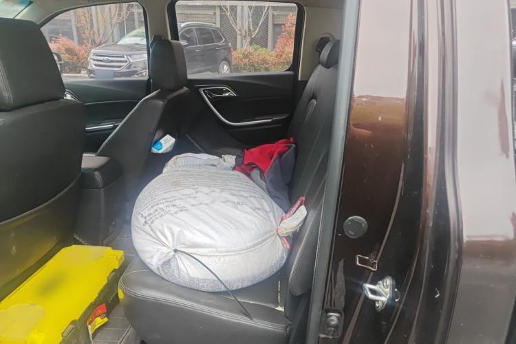 Used JMC Yuhu 3 2018 2.5T Diesel Two-Wheel Drive Advanced Version with Long Wheelbase Left Rear Seat