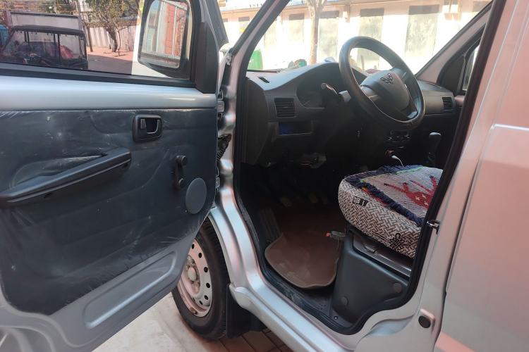 Used Wuling Rongguang Small Truck 2019 1.5L Base Version Double-Cab Euro VI L3C Driver Seat