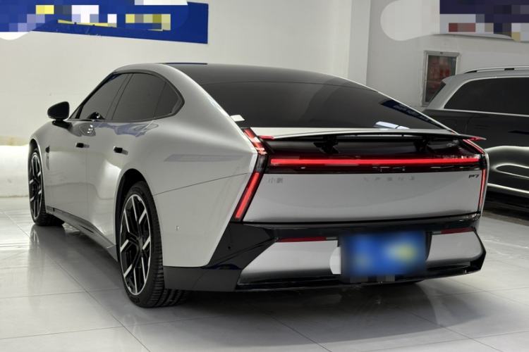 Used XPeng P7 2025 Model—750 All-Wheel-Drive High-Performance Ultra