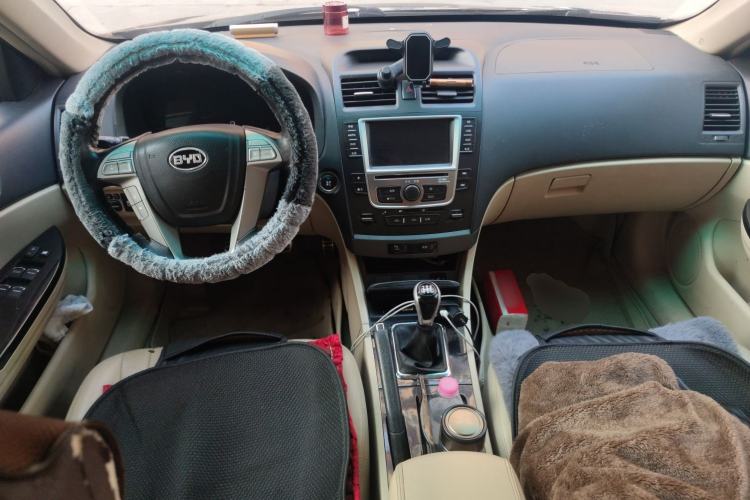 Used BYD G6 2013 2.0L Manual Luxury Version
