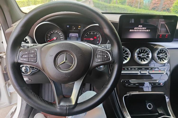 Used Mercedes-Benz GLC 2016 GLC 260 4MATIC Luxury Model Steering Wheel