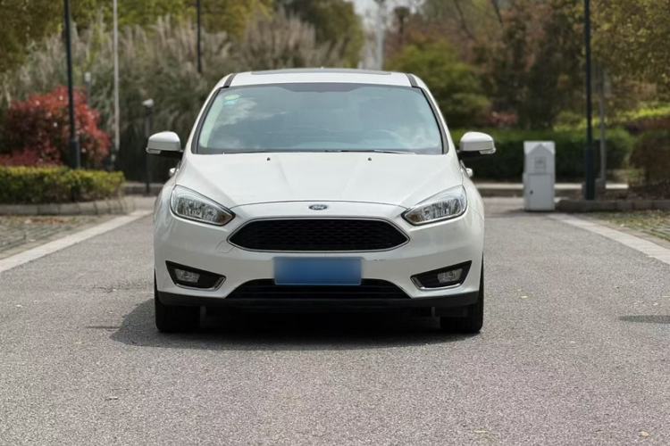 Used Ford Focus 2017 Hatchback EcoBoost 180 Automatic Elite Model Exterior 5