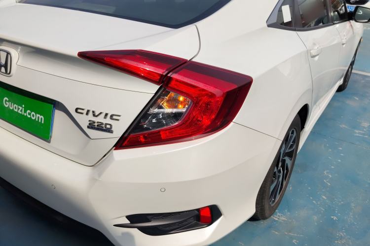 Used Honda Civic 2016 220TURBO CVT Luxury Edition
