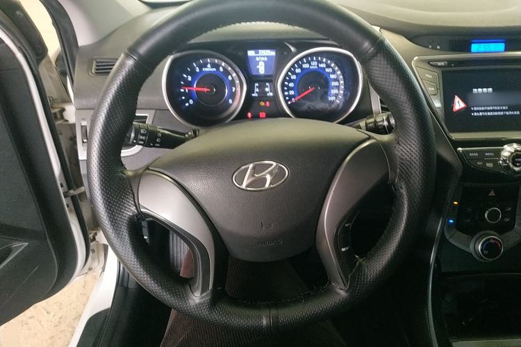 Used Hyundai Elantra (5th Generation / Langdong) 2015 1.6L Manual Leading Model Steering Wheel