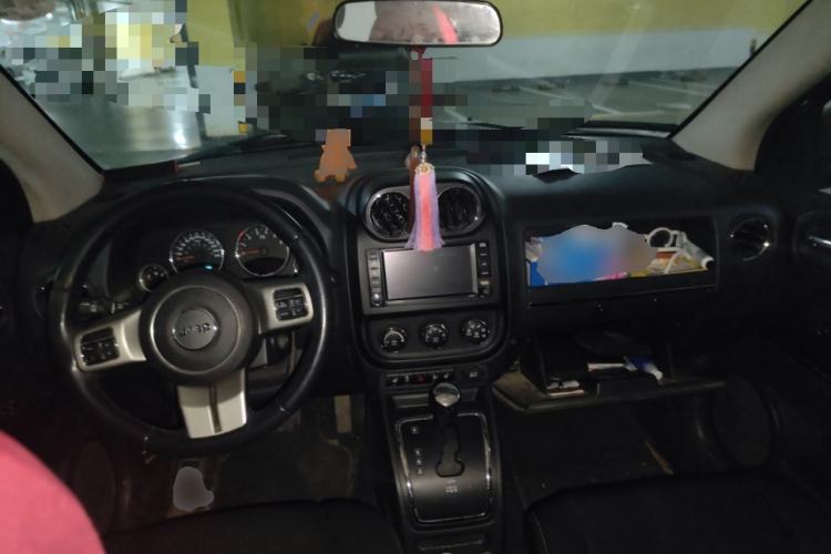 Used Jeep Compass 2011 2.4L four-wheel drive luxury navigation version