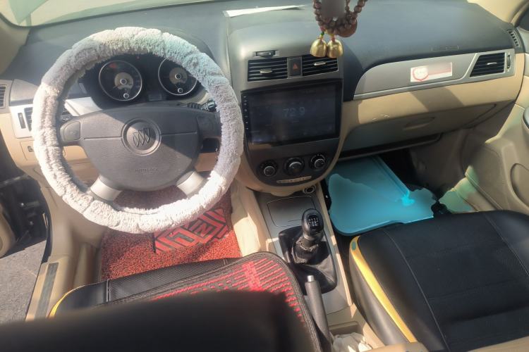 Used Buick Excelle 2011 1.6 LE-MT Center Console