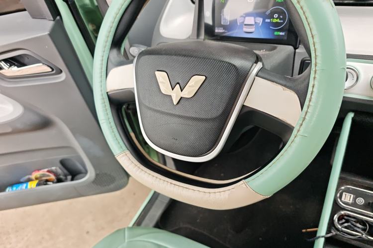 Used Wuling Hongguang MINIEV 2020 Enjoyment Model Lithium Iron Phosphate Steering Wheel