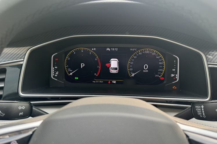 Used Volkswagen Tiguan L 2022 330TSI Automatic Two-Wheel Drive R-Line Enhanced Edition Interior 7