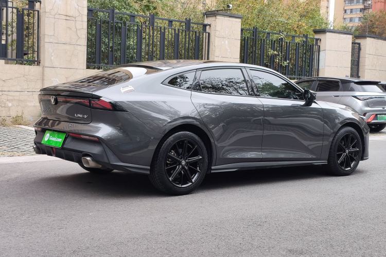 Used Changan UNI-V 2023 1.5T Smart Navigation Version
