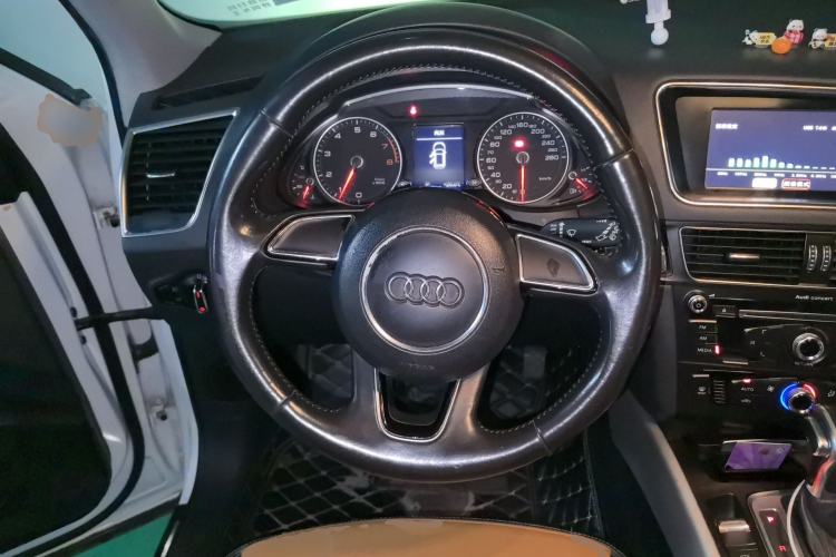 Used Audi Q5 2013 40 TFSI Ambition Steering Wheel