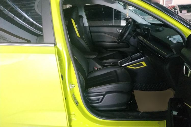 Used Wuling Alvez 2022 1.5T CVT Trendy & Cool Edition
